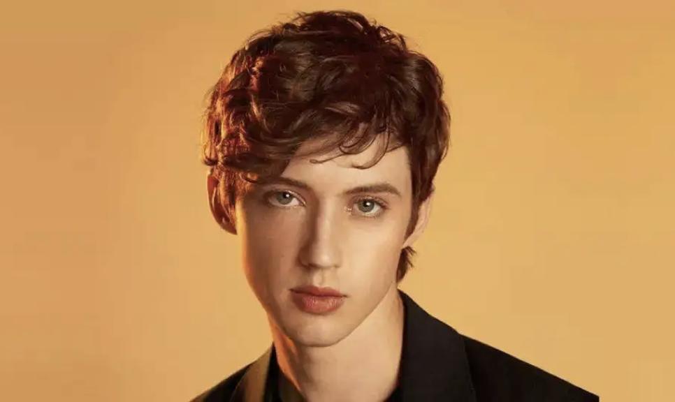 胡茬男口红,胡茬男星