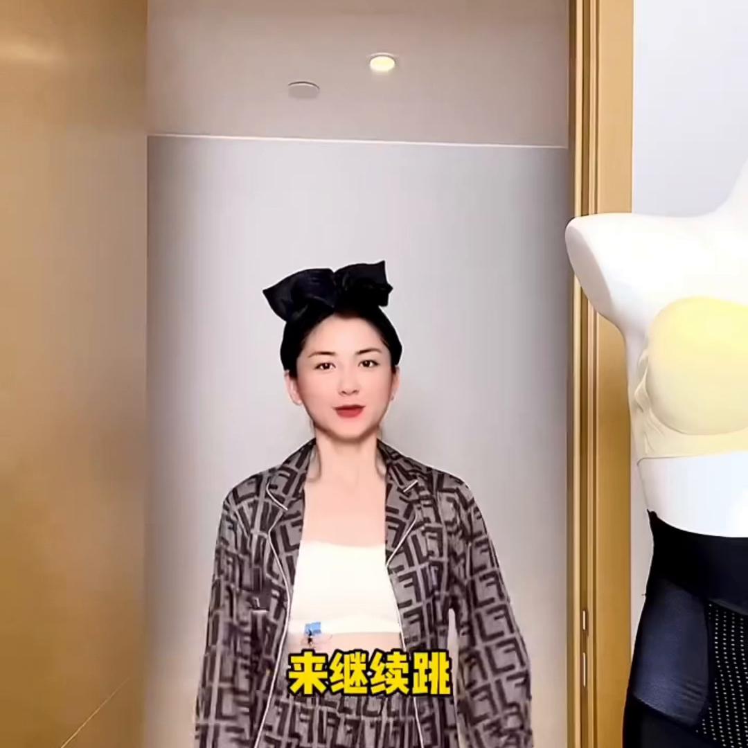 穿吊带一字肩穿什么内衣,隐藏肩带的内衣穿法一字肩