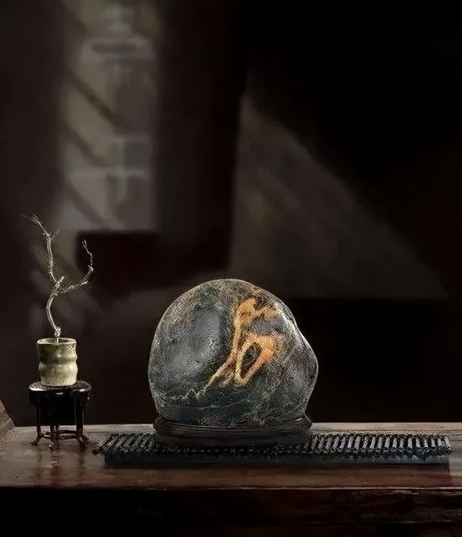 爱好者痴迷奇石,对奇石痴迷的人