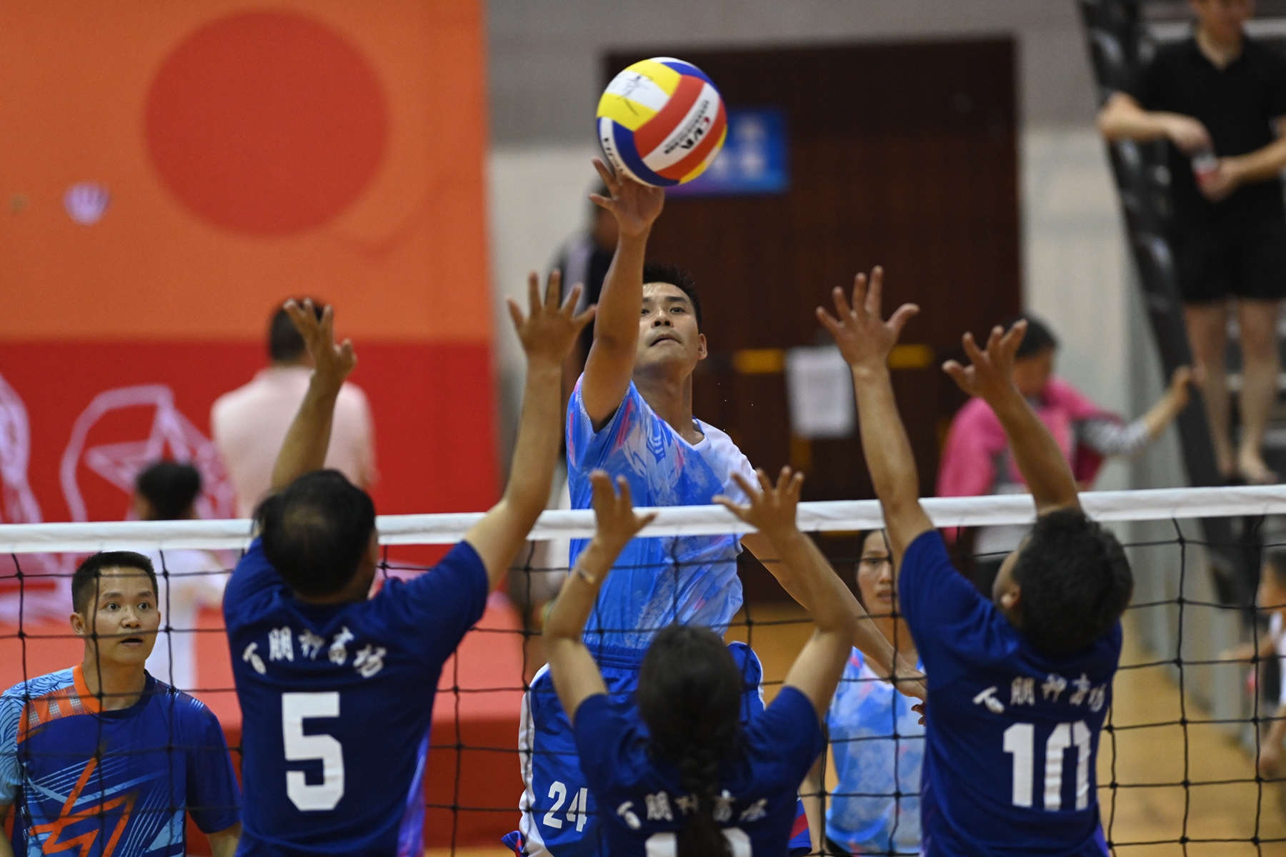 总决赛燃爆场面,震撼人心的场面热血沸腾比赛现场