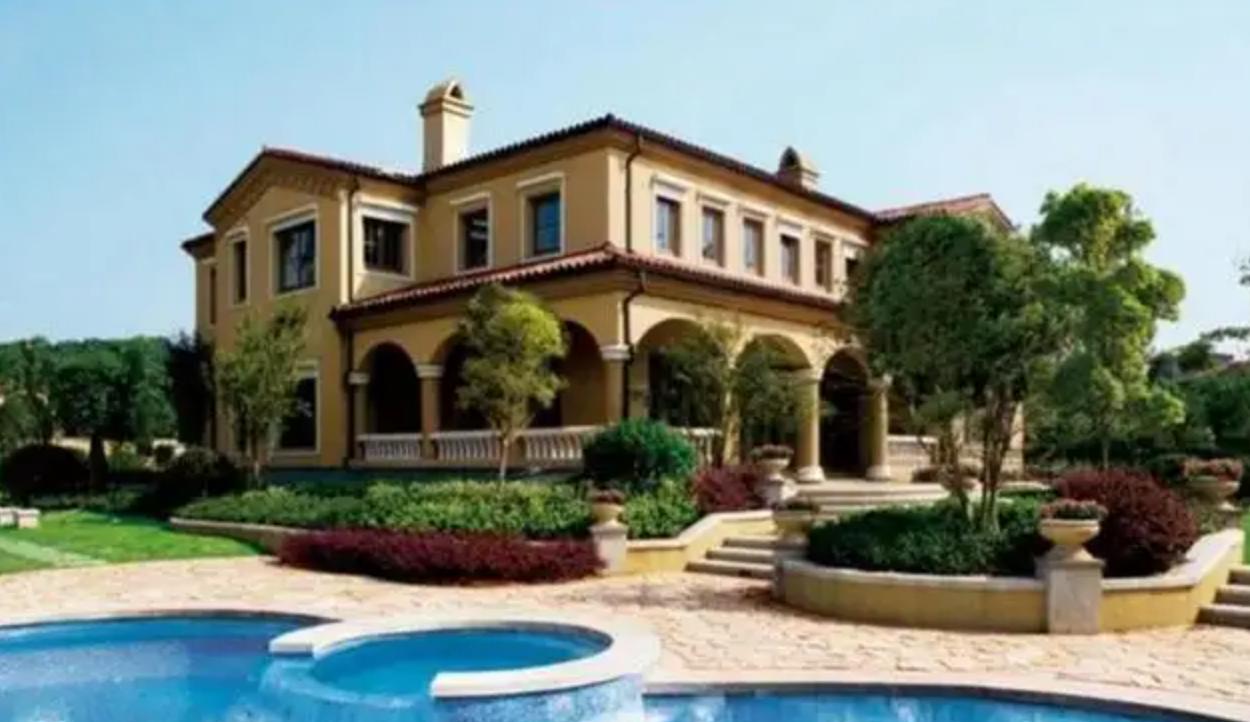 章泽天刘强东事件解说,章泽天携手刘强东出席英国皇室