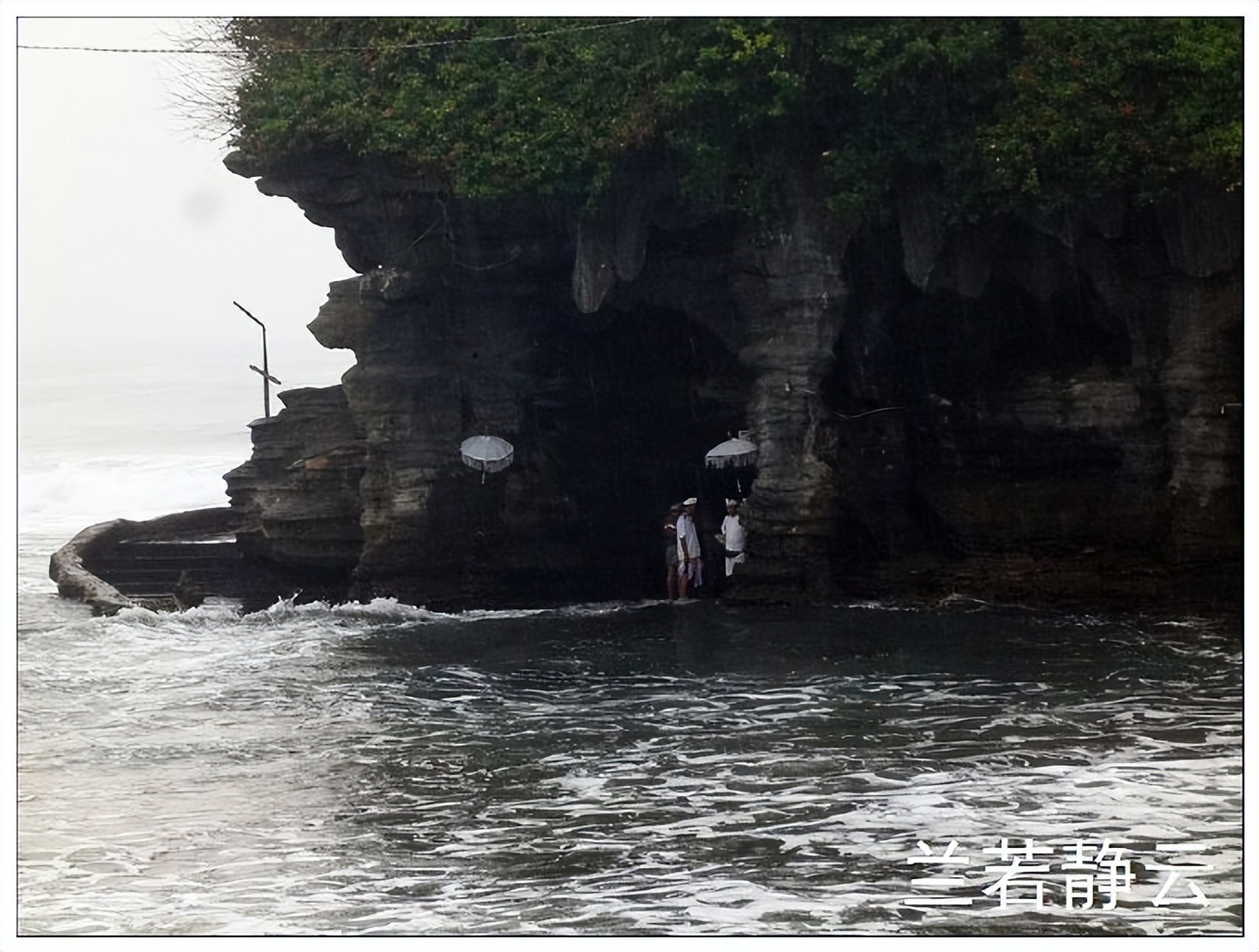 巴厘岛海神庙波涛汹涌,印尼巴厘岛皇威庙