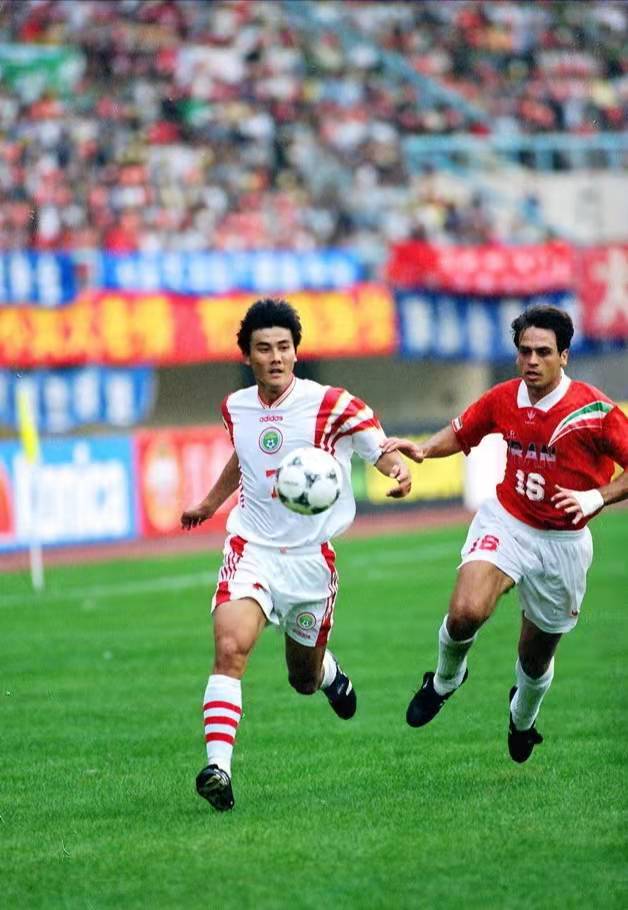 李明把张效瑞铲伤被米卢放弃,02年世界杯米卢为什么弃用李明