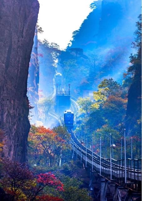黄山日进山游客人数,黄山风景区一天游客多少人上山