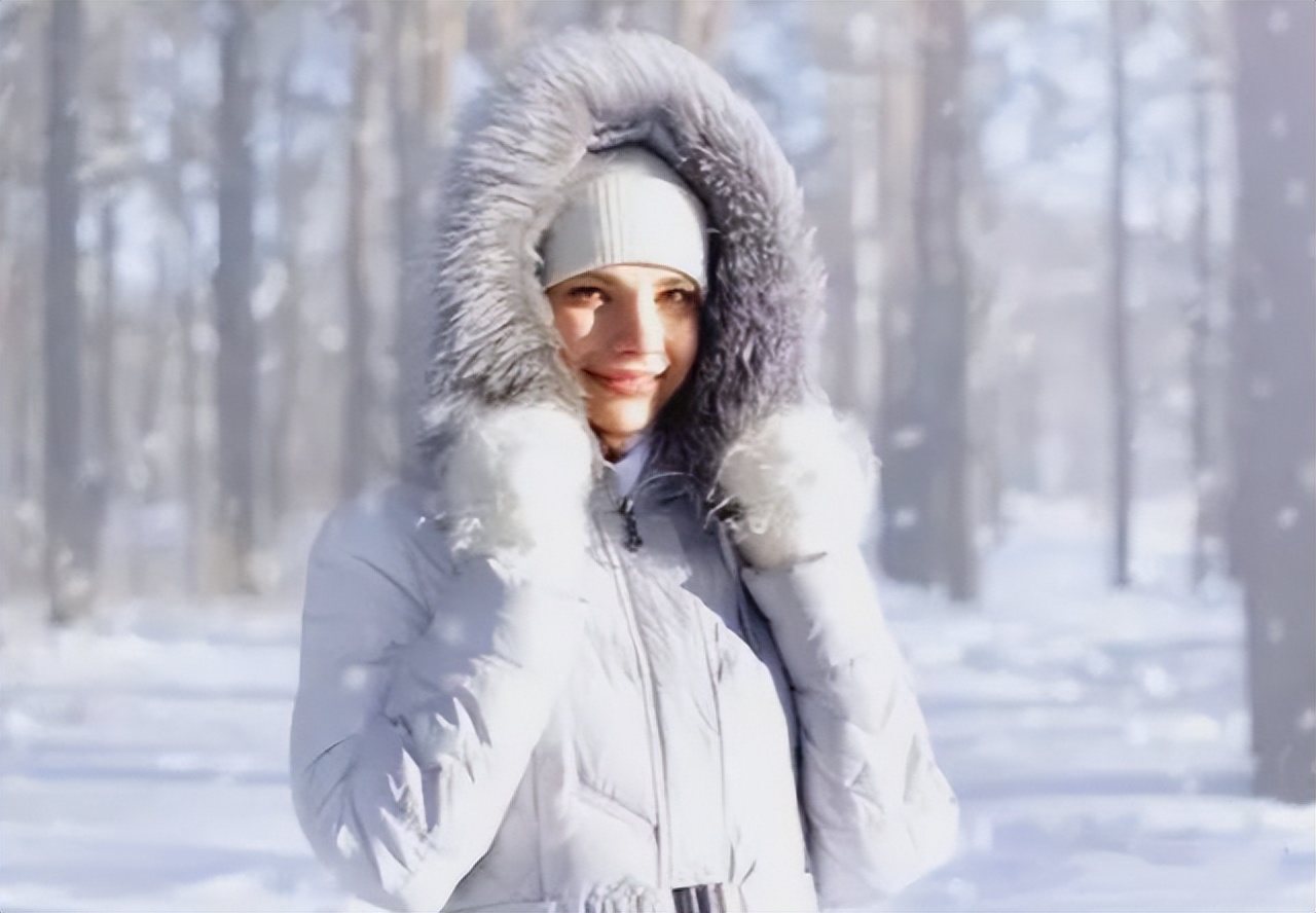 羽绒服洗了变薄怎么办视频,羽绒服洗干净后怎么弄蓬松