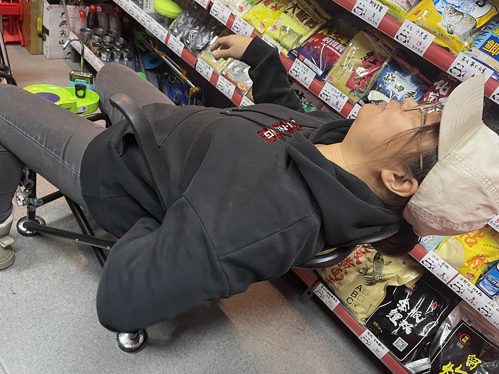 野钓选钓箱还是钓椅还是小钓台,纠结钓台是镂空还是平面好