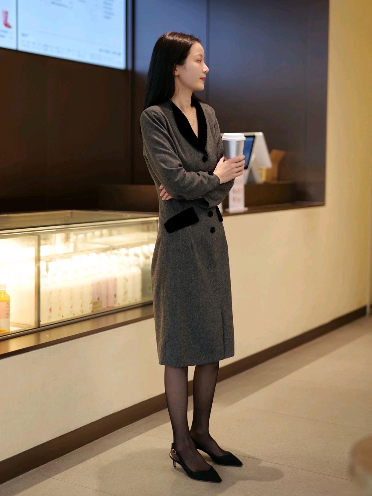 珠宝店为什么要穿丝袜,为什么珠宝店的人都要穿丝袜