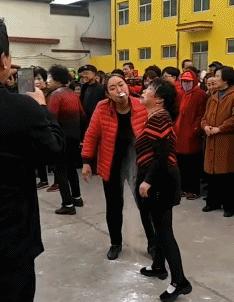 女生在公共场合故意让你难堪,现在的女生一点自知之明都没有