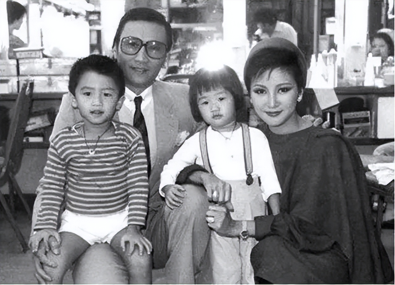 成龙谢贤向华强,谢贤李小龙谁大