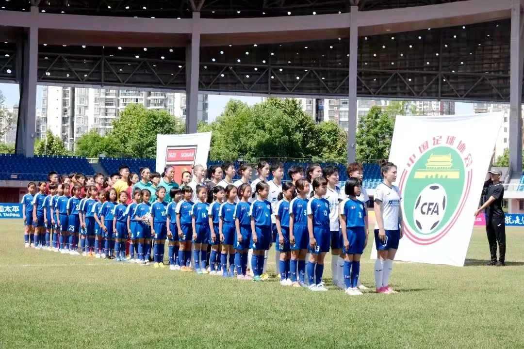 【洋渡快讯】洋渡女子小将以球童身份亮相“国内足球顶级赛事”