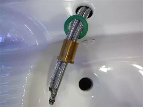 家里的洗手盆坏了找什么人修,家里洗脸盆下水管坏了