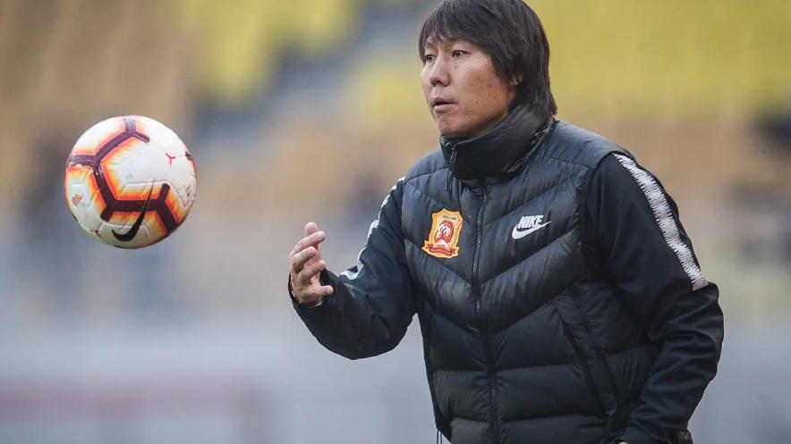 李铁太毒了！降级队解散拜铁子所赐，留下亿元债务，祸害武汉足球