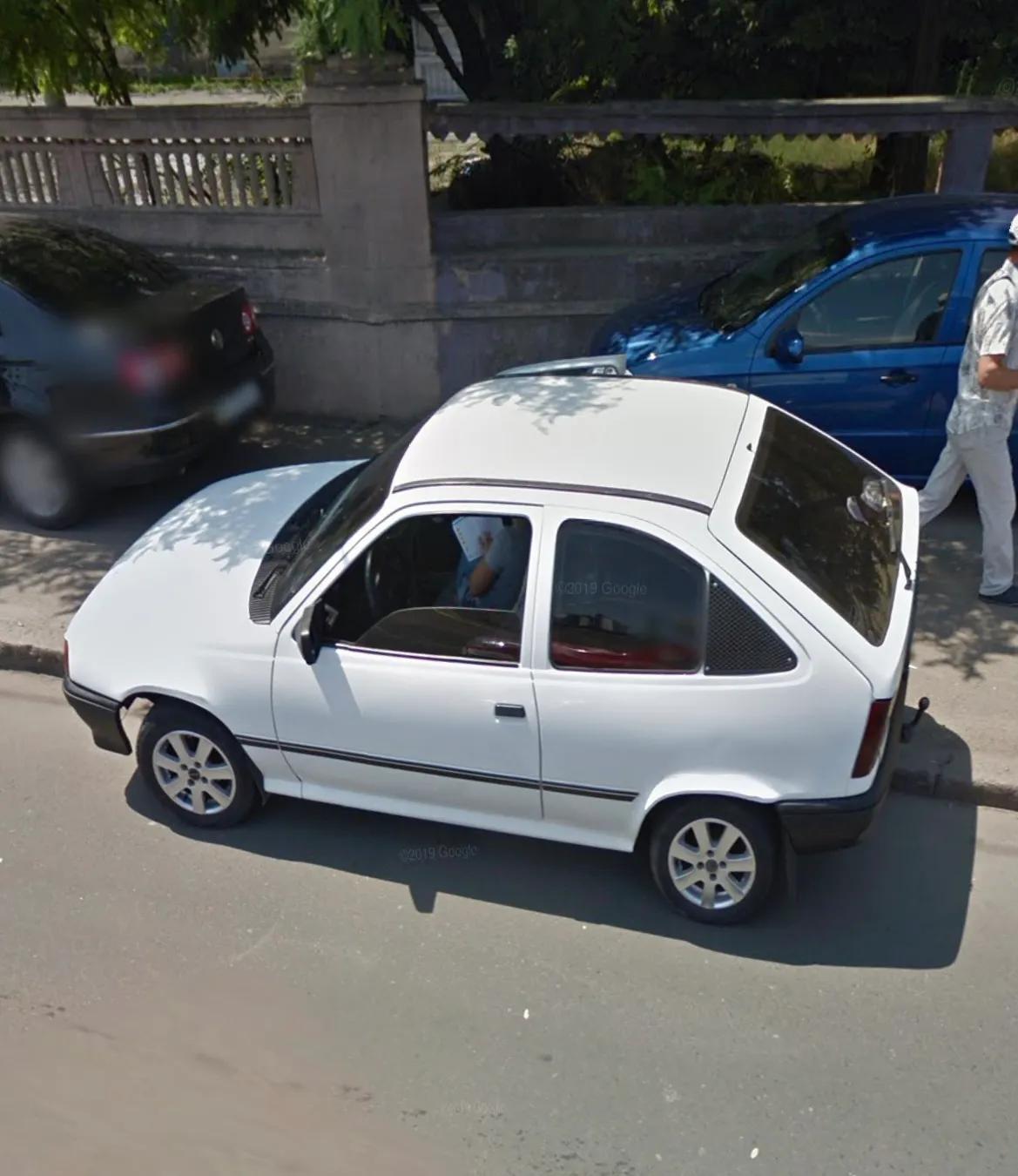 乌克兰敖德萨街头老车、日系车多，但俄罗斯车很少