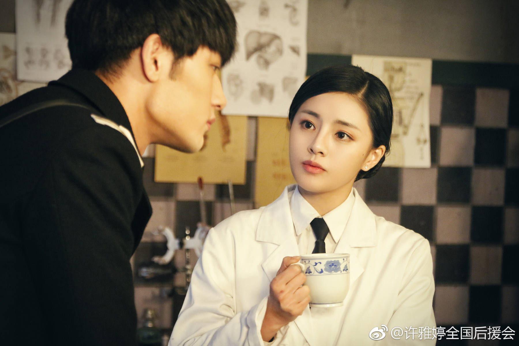 和郭富城传过绯闻，演过《美人鱼》，她还是陈钰琪版《倚天》小昭