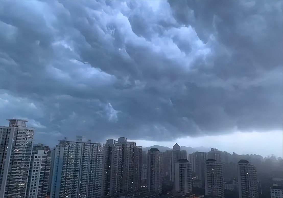 北京天空异景现象最新,北京天空现壮观弧状云