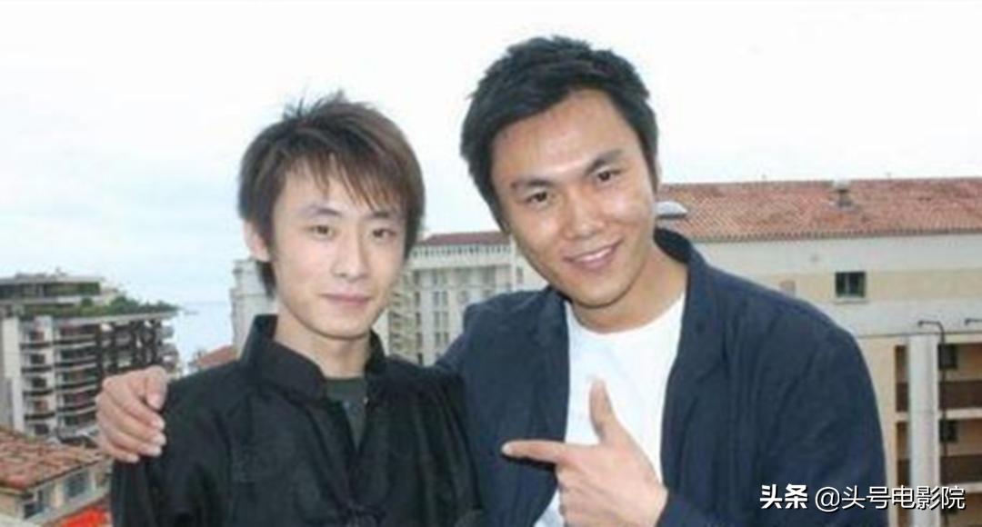 《魔幻手机》男主39岁当出租车司机？马路边吃盒饭，曾演葛优儿子