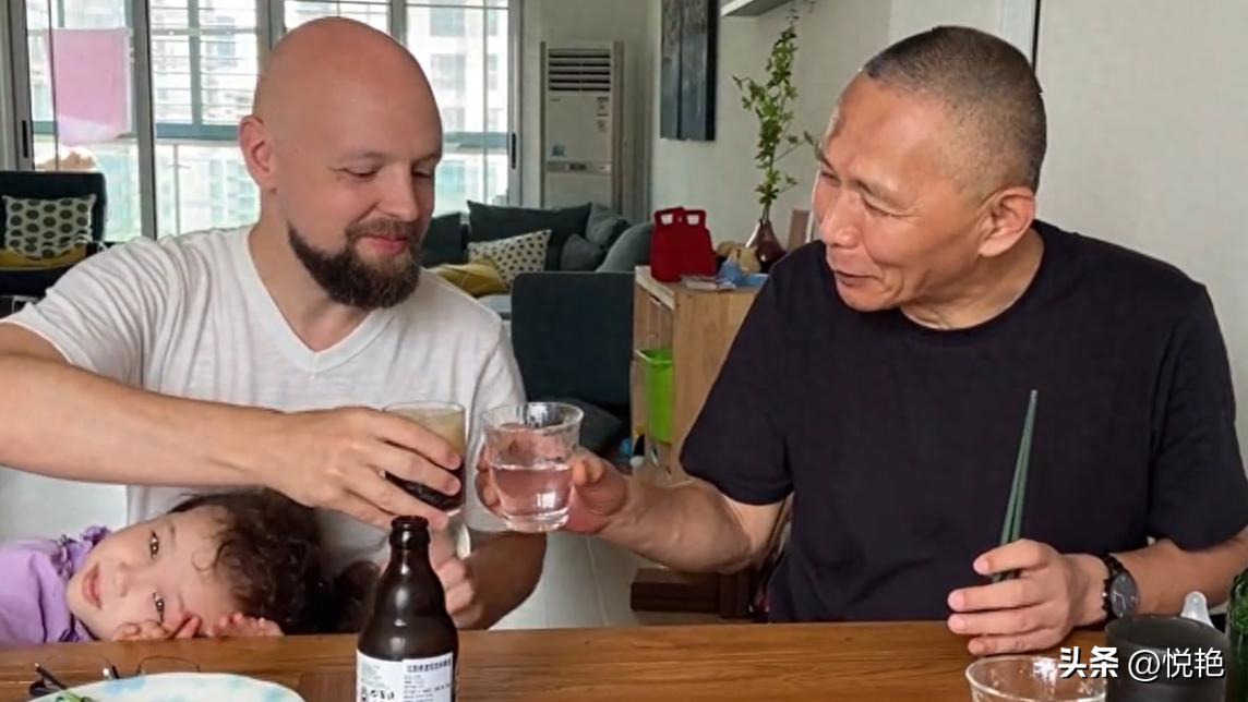 美国小伙娶中国女孩生男孩子,美国小伙娶中国老婆生孩子