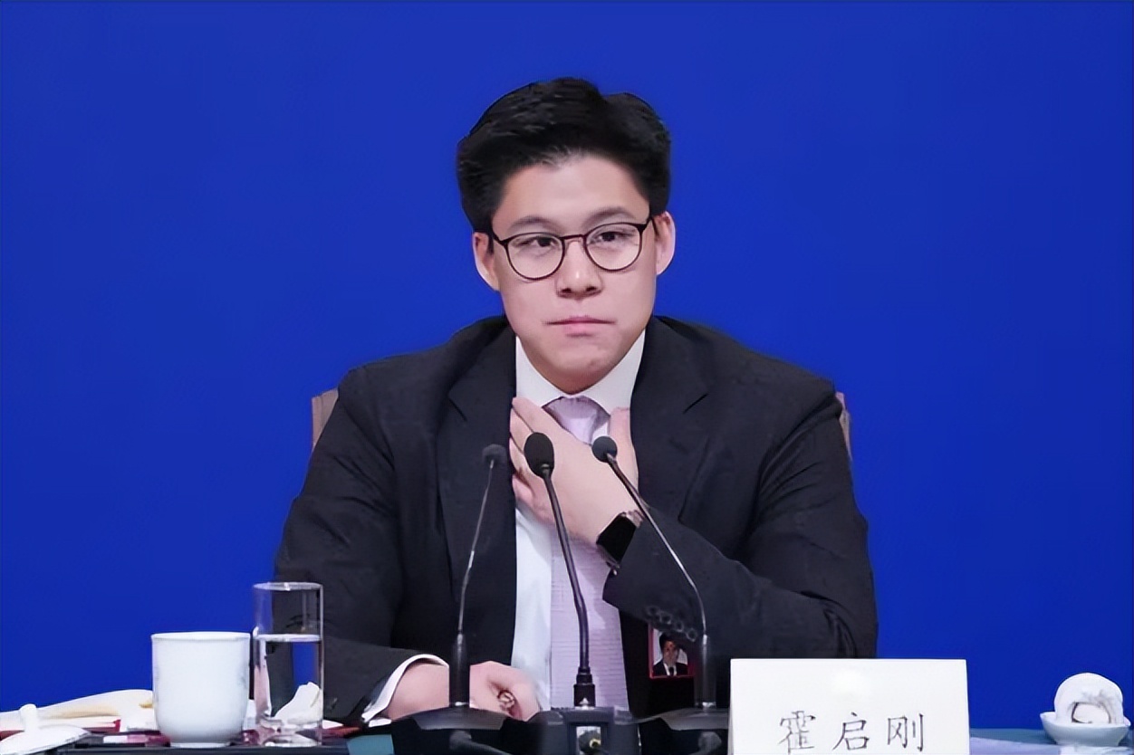 郭晶晶霍启刚最新消息出席晚宴,郭晶晶受伤霍启刚反应