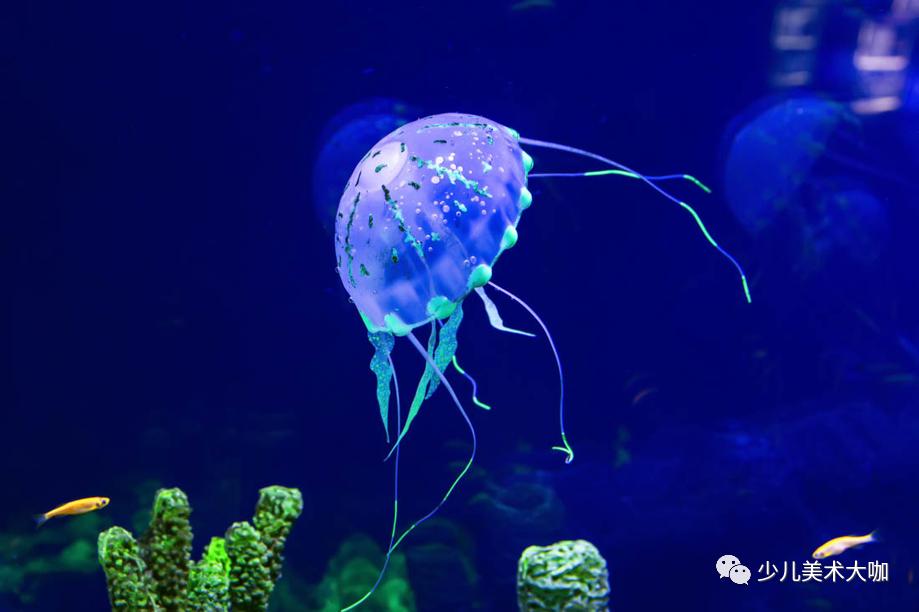 深海鱼群创意美术粘贴画,深海里的鱼群美术教案