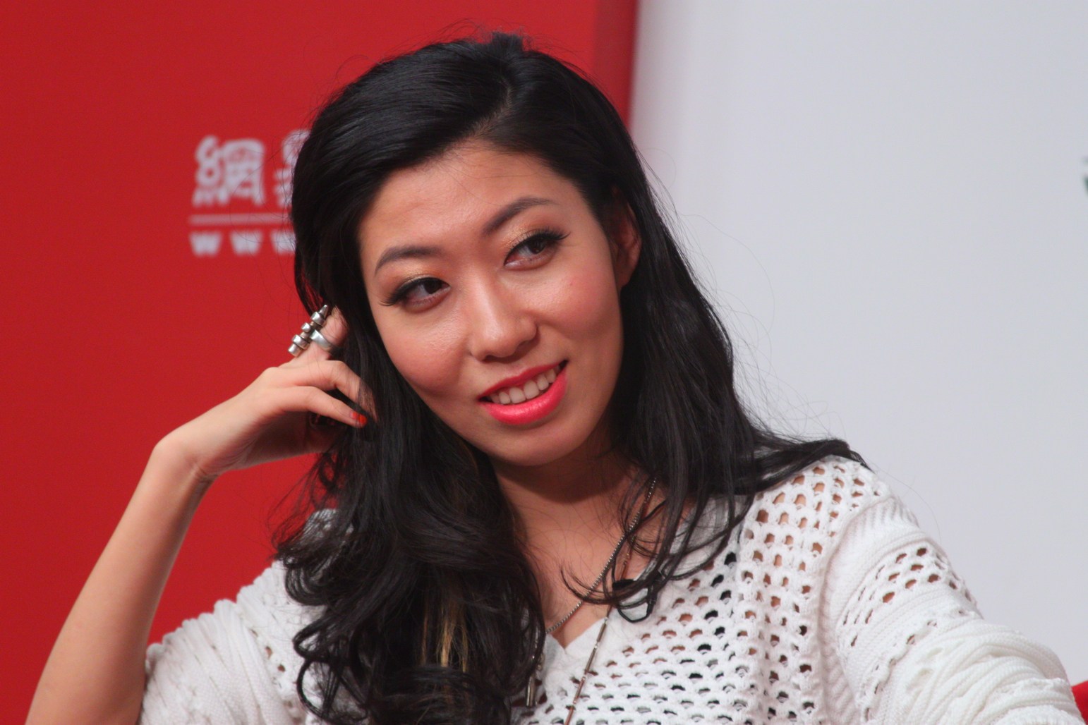 曲婉婷母亲受贿案判决结果满意吗,母亲判刑曲婉婷的资产会受影响吗