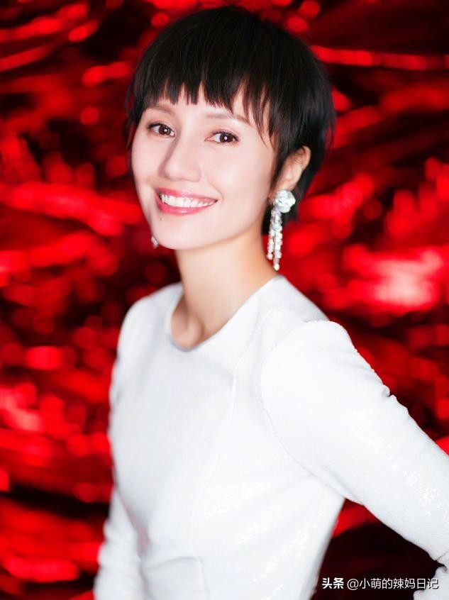 2020最火中短烫发20-30岁长发,适合头发很少又是长发的烫发