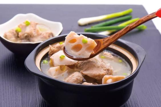 皮肤干燥容易痒用什么药膏,皮肤干燥容易痒是怎么回事