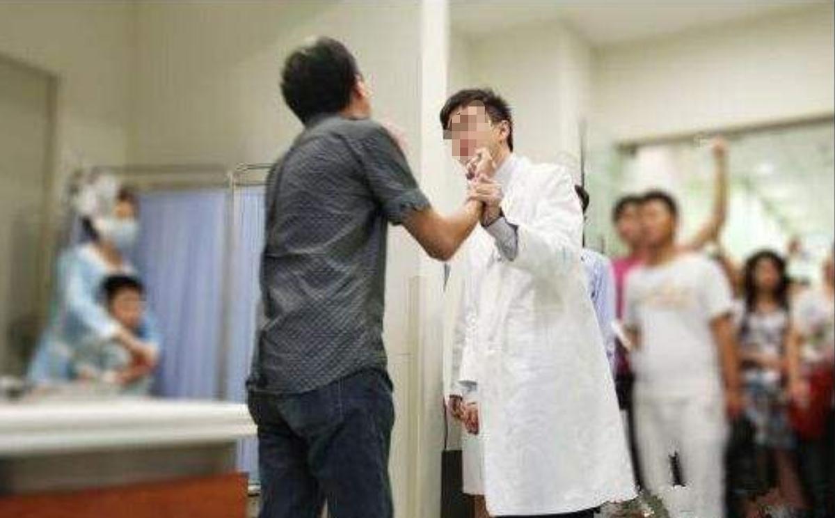 2010年产妇医院生子，因少给助产士红包被“缝肛门”？真相如何？