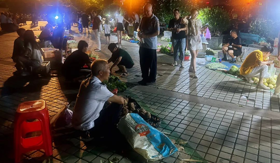 全球学子嘉游赣|华灯初上夜未央，去逛逛这几个夜市，感受烟火夜上饶！