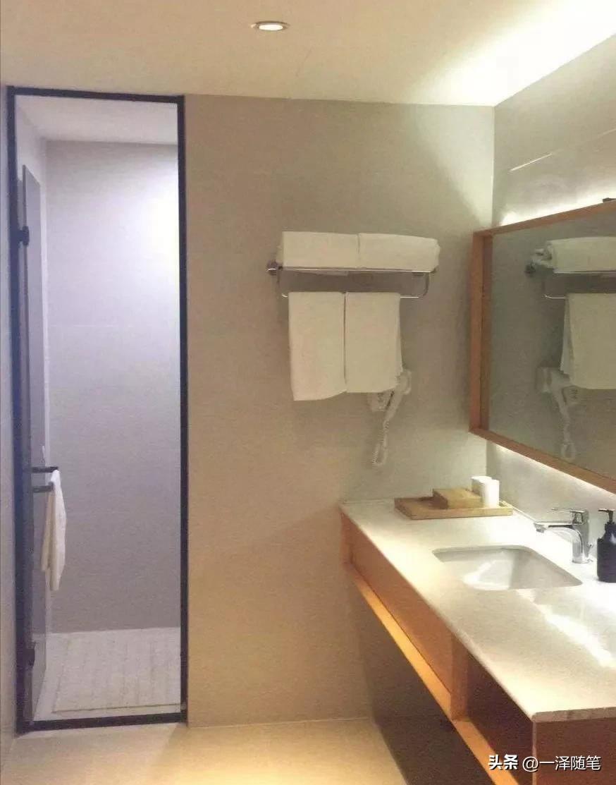 宾馆沐浴露疑似有不明液体,住客洗澡发现花洒有粪