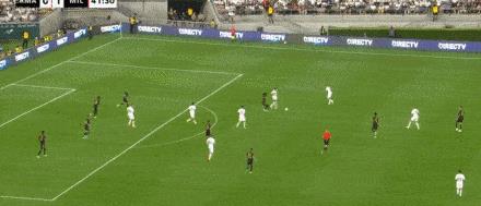 热身赛-巴尔韦德双打维尼修斯主义，皇马两追三3-2逆转米兰