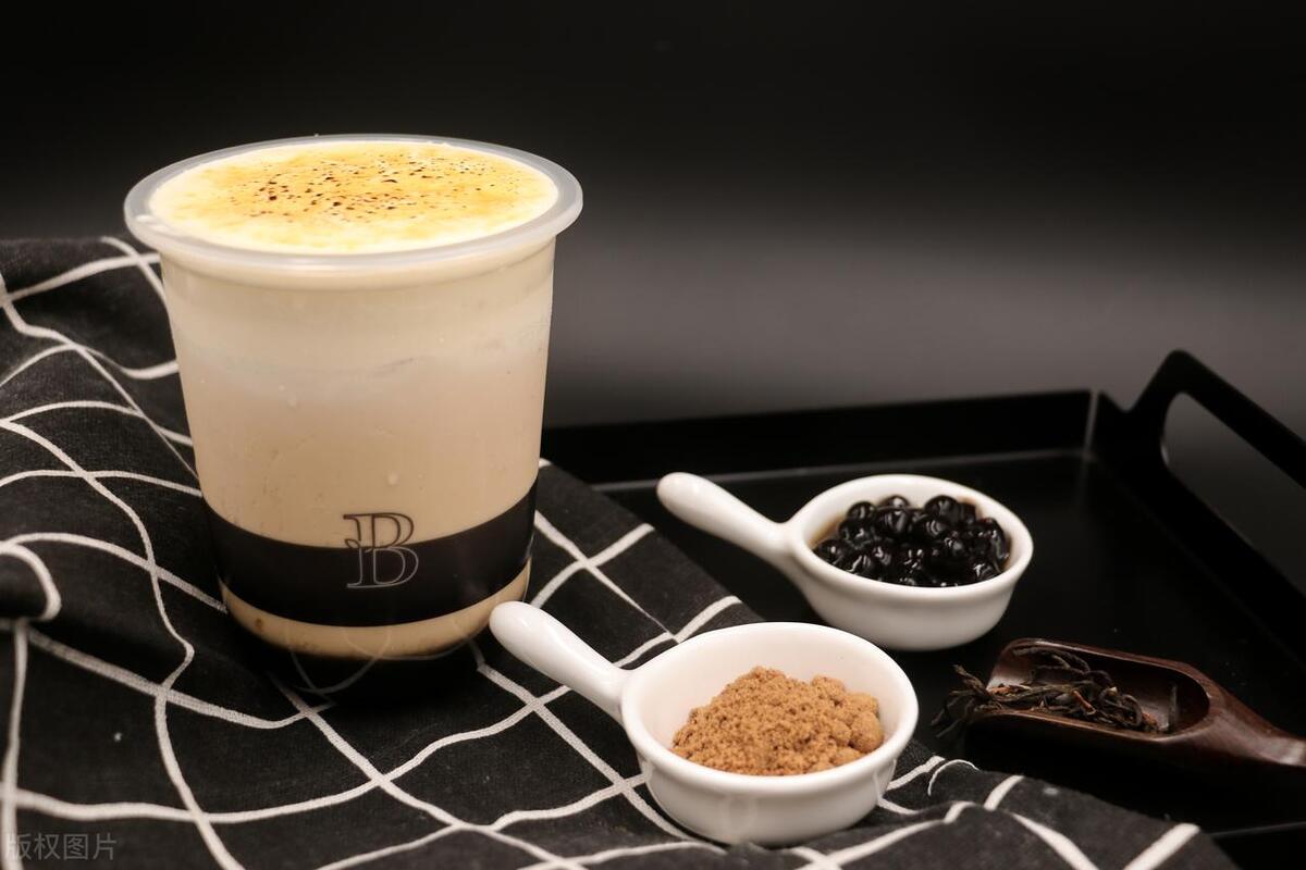 广东奶茶店利用“人的渴望”一年内狂赚89万！套路不错！