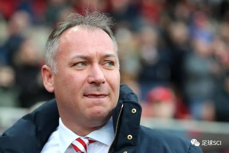 浮沉于巨浪中的“黑猫”桑德兰，在漫长的季节里向上活着