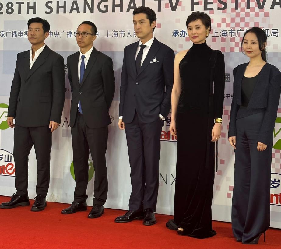 赵丽颖白玉兰奖黑色礼服照片,赵丽颖白玉兰奖造型图片