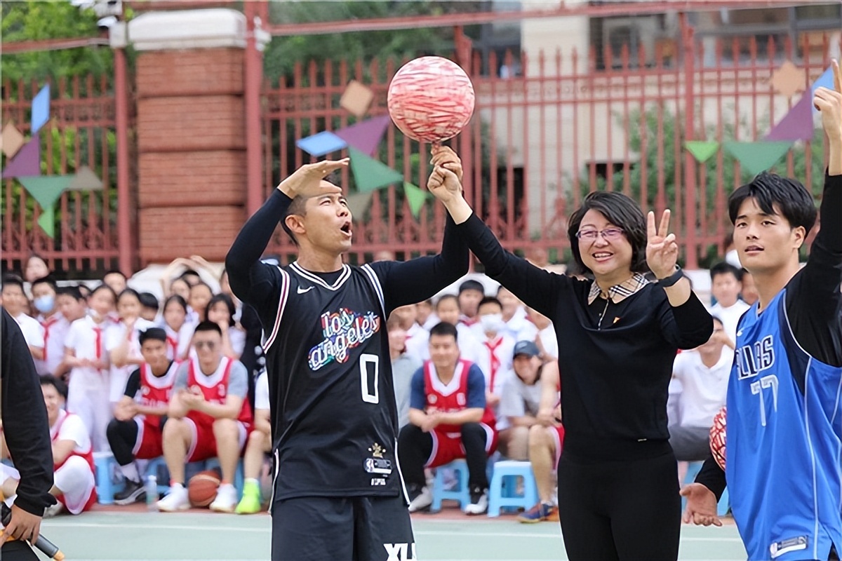 *党**心照耀童心悦动乐享篮球——北京小学红山分校篮球嘉年华活动开幕式