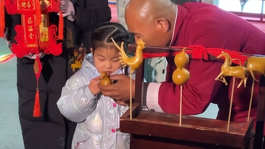 民间艺术吹糖人的发明者 (吹糖人是中国民间传统艺术吗)