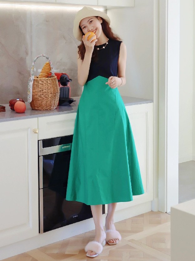 今年最流行凉鞋中跟圆头鞋,今年开春小白鞋失宠了