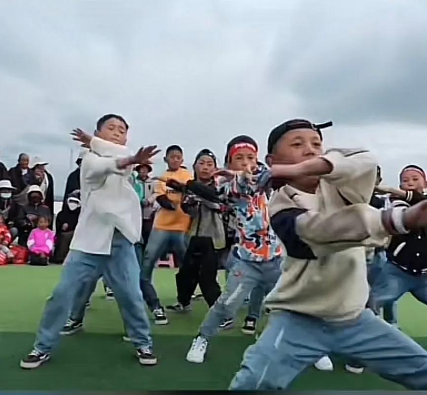 我为祖国献石油第一名的梗,我为祖国献石油蕴含的精神