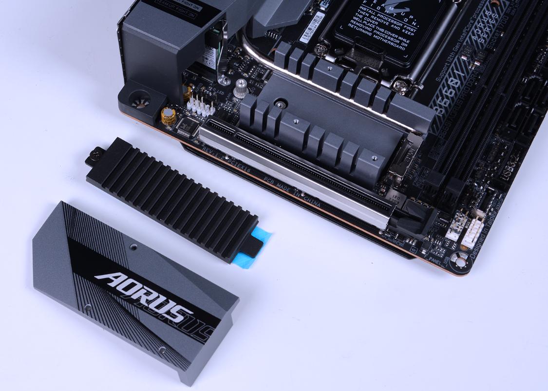 5000元itx主机加便携显示器,能吊打万元笔记本的itx主机