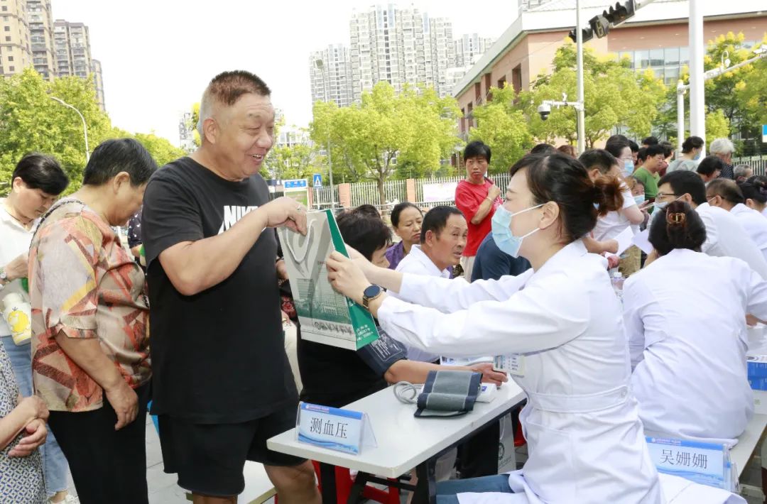 社区医院请专家义诊前期宣传,社区人员义诊活动