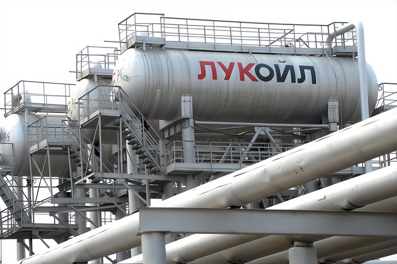 泽连斯基卖掉美国武器,泽连斯基呼吁中东增产石油