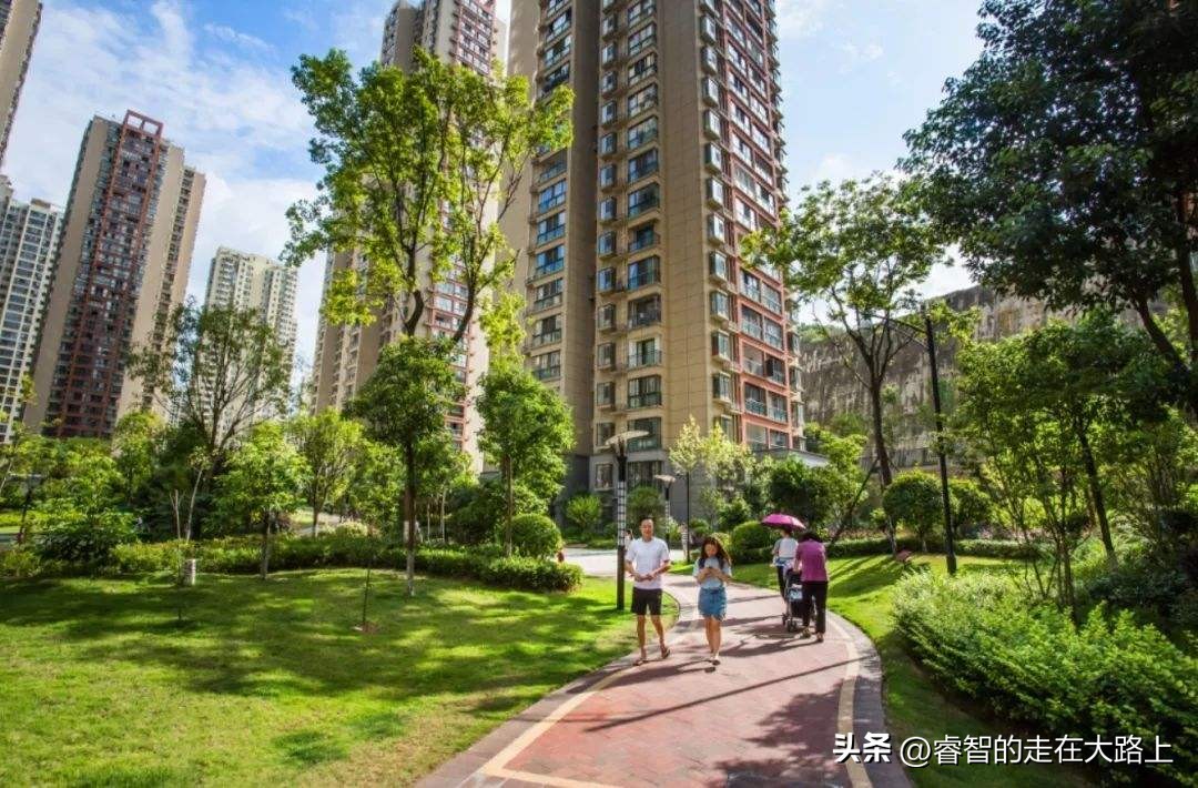 从中国gdp与美国的gdp的比值来看,中国gdp和美国gdp构成变化趋势