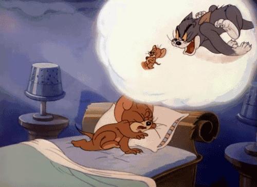 睡眠手舞足蹈是什么原因,睡眠时快速眼动是什么原因