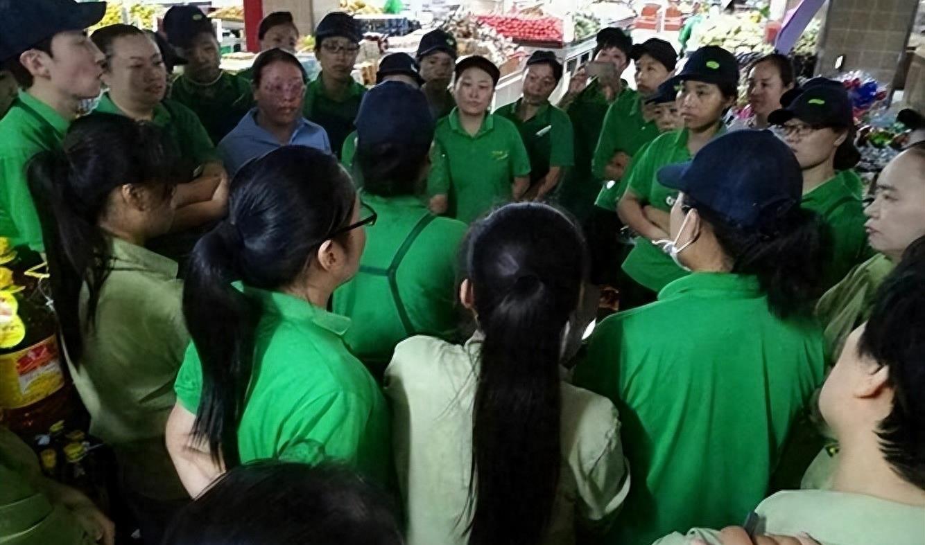 干尽傻事，却年入200亿！河北最“变态”超市，胖东来都服气