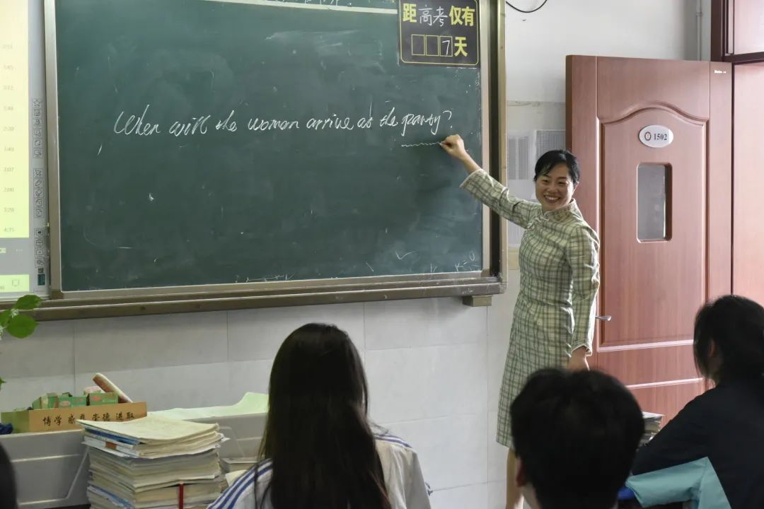 鱼洞中学杨廷琼：讲台上的“杨妈妈”