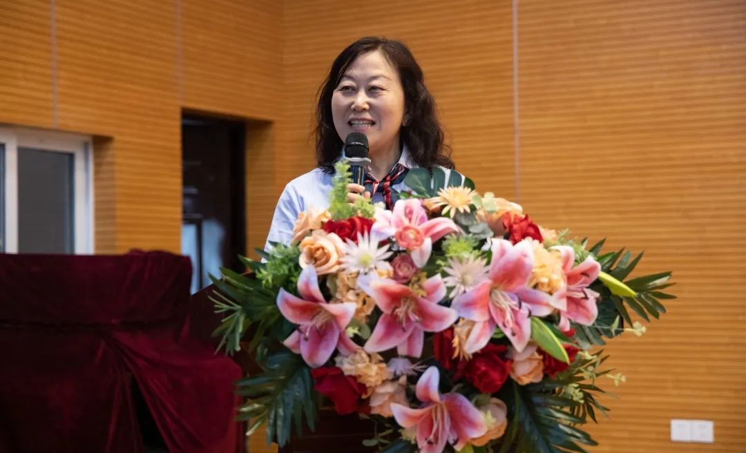 挥洒青春活力放飞青春梦想,激扬青春放飞梦想主题班会设计