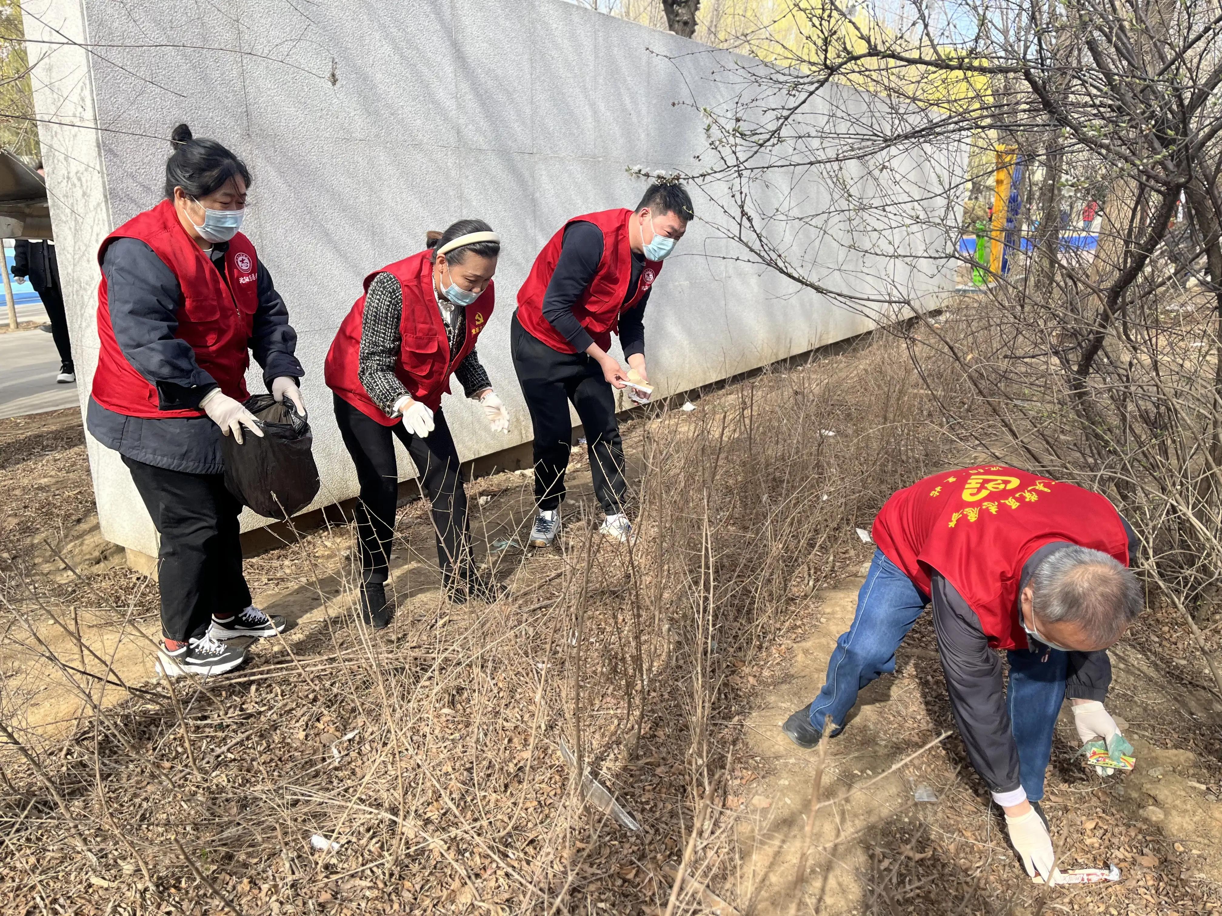 沈阳梅江东社区举行*产党共**员奉献日活动