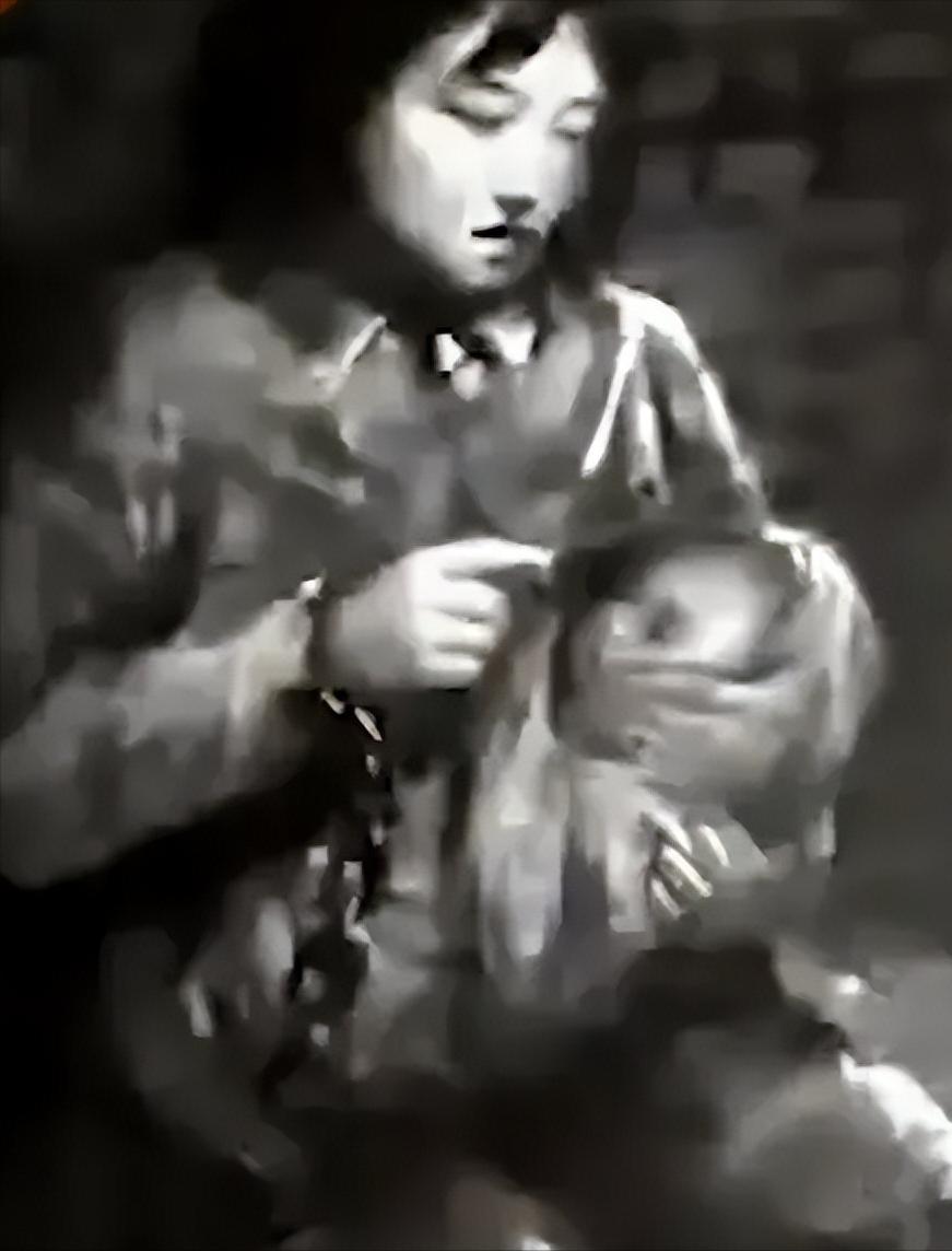 巾帼女烈士陈若克:拒用日寇奶粉以鲜血喂女儿,被日军27刀杀害!