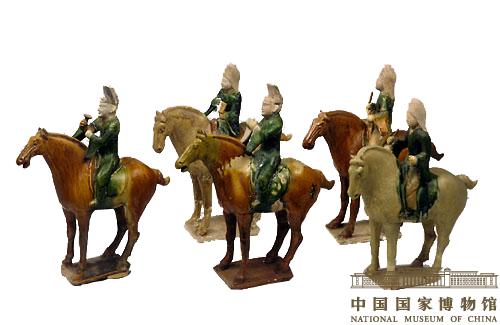 三彩釉陶雕塑,唐代三彩俑具有什么艺术特点