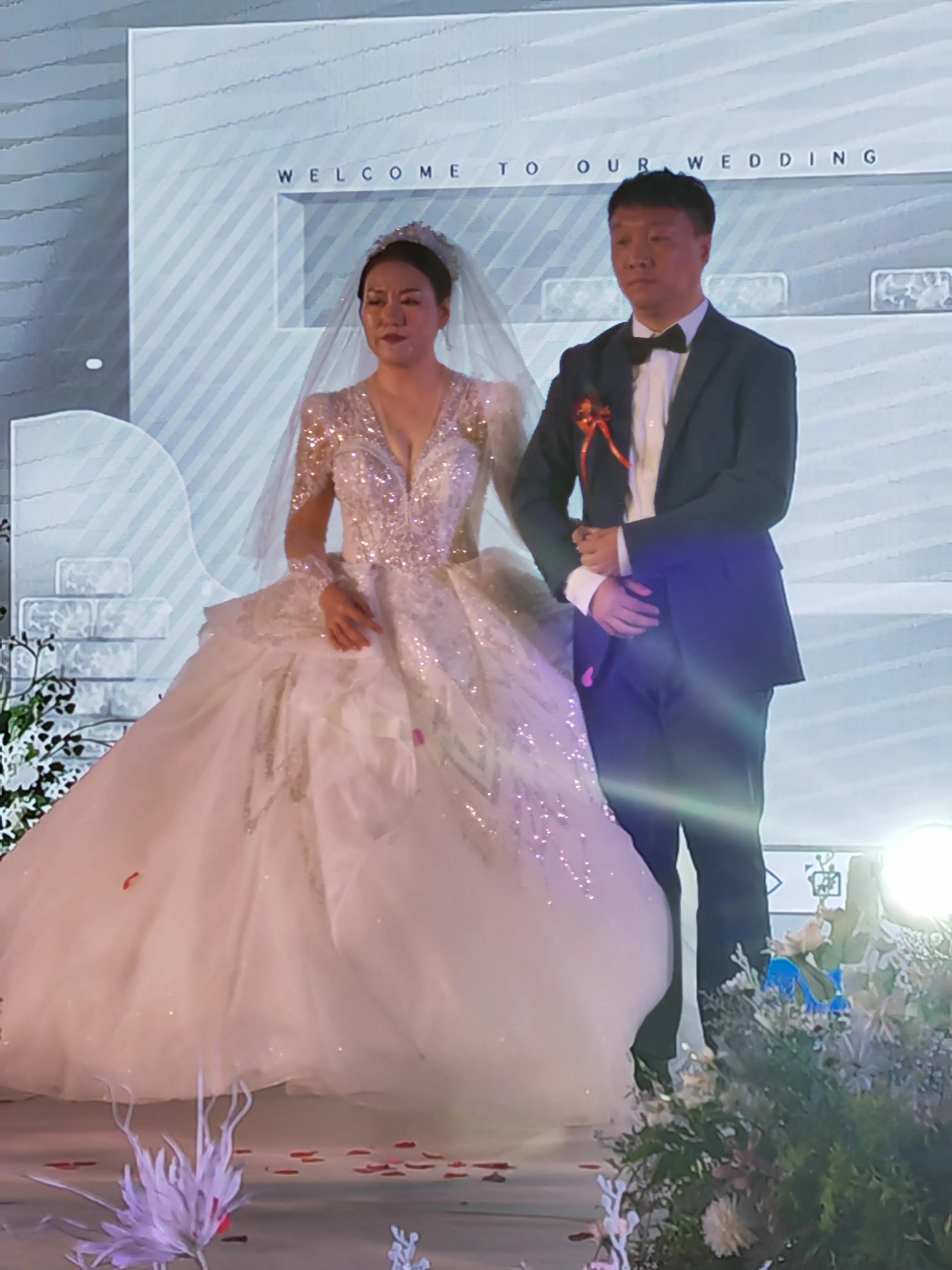 参加侄媳潘雪家的婚礼答谢宴