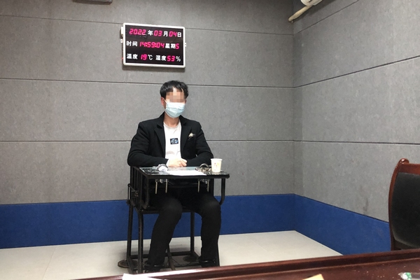 胆大包天！男子深夜列车上猥亵女子被拘